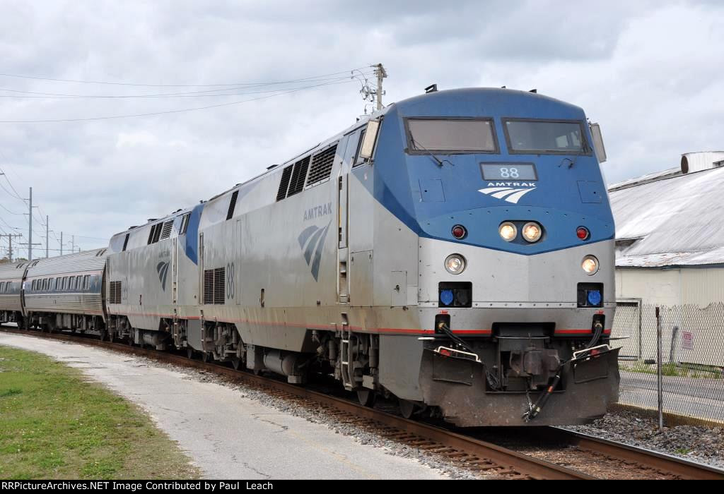 Southbound "Silver Meteor" approaches the station